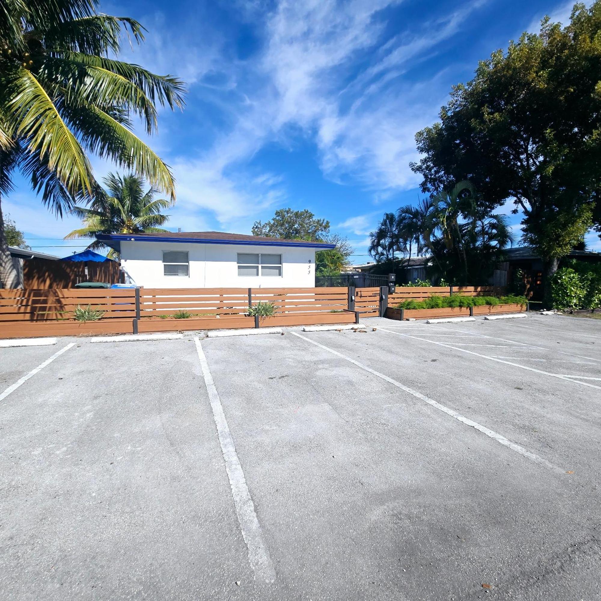 Equipped House W Pool & Patios, Near The Beaches, Prime Location- Ideal For Small Families, Coastal Haven Fort Lauderdale Exteriör bild