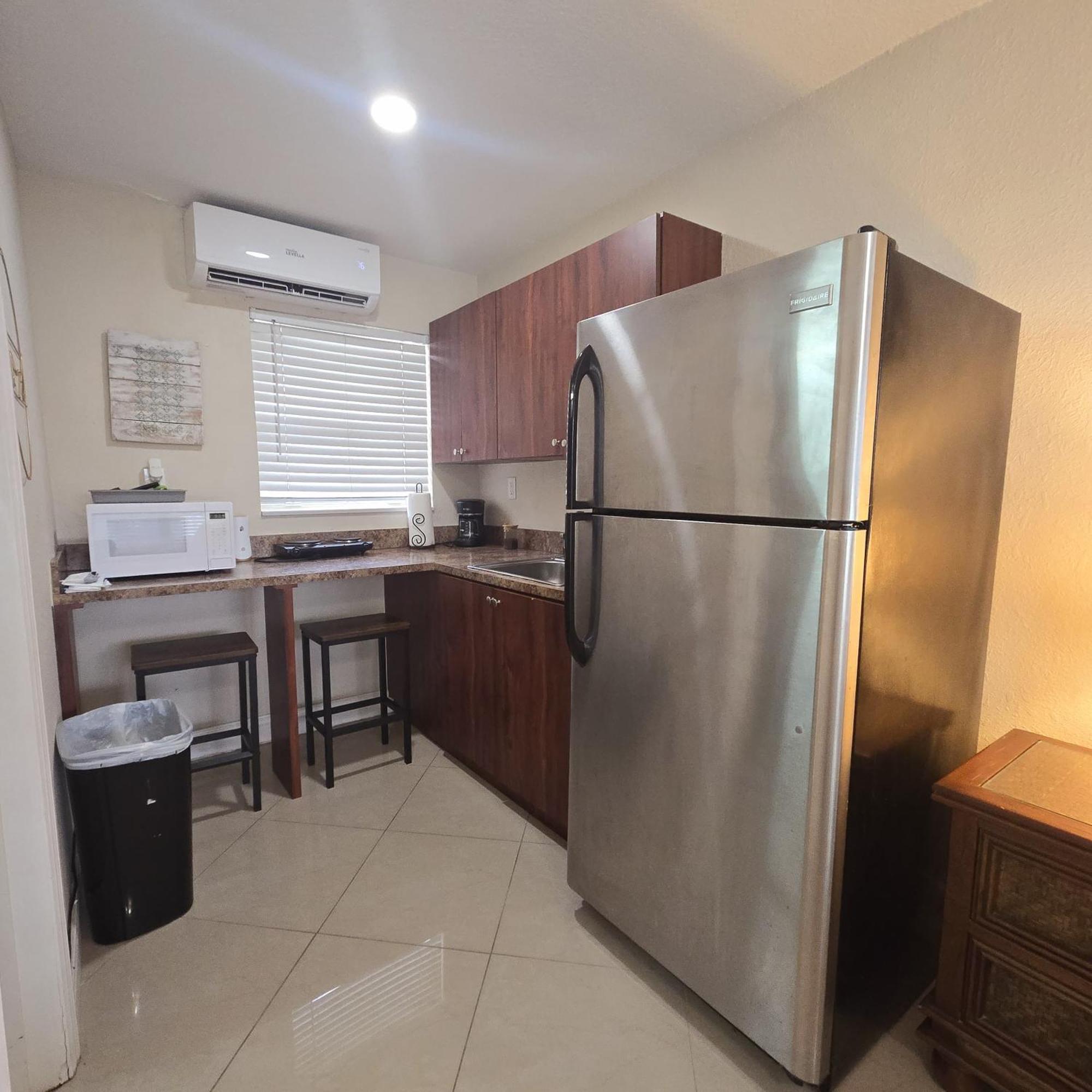 Equipped House W Pool & Patios, Near The Beaches, Prime Location- Ideal For Small Families, Coastal Haven Fort Lauderdale Exteriör bild