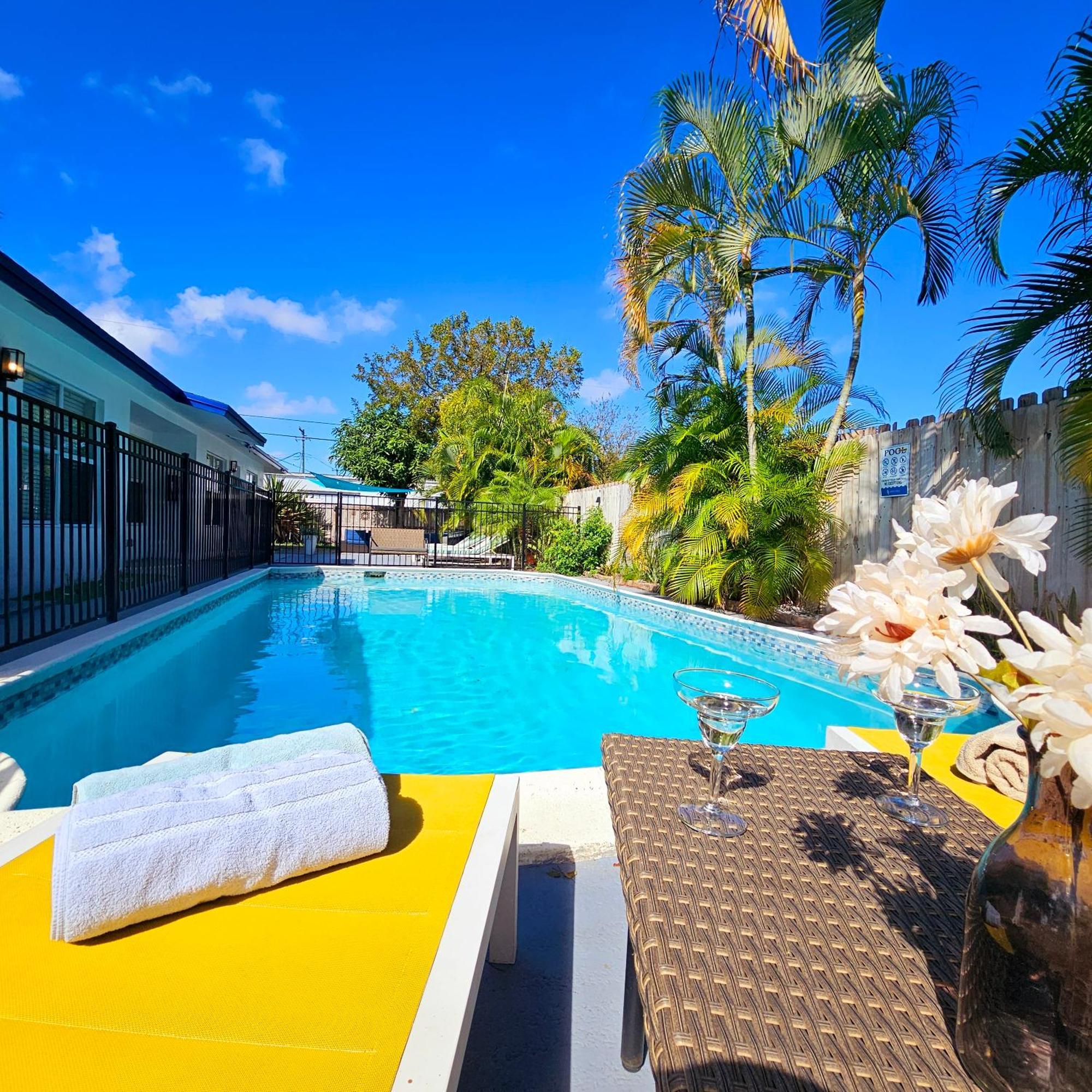 Equipped House W Pool & Patios, Near The Beaches, Prime Location- Ideal For Small Families, Coastal Haven Fort Lauderdale Exteriör bild